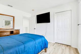 Beautiful Lakeview with Xbox & More! - Davenport - 9