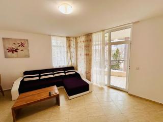 Charming 2-bed flat with pool view in Sunny Beach, Bulgaria - 2