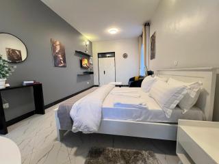 C&C Studio Apartments - 9