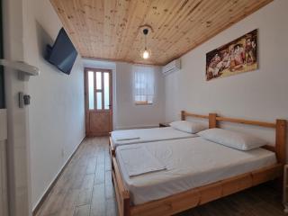 Tony's Terrace - Gjirokastra - 3