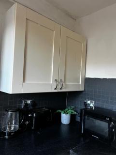 Cozy 2 bed house oldham 10 miles to Manchester City centre wifi included - 4