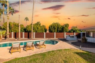 Sunshine on Sells, Pool & BBQ Grill - Scottsdale - 0