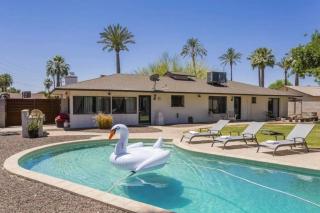 Sunshine on Sells, Pool & BBQ Grill - 6