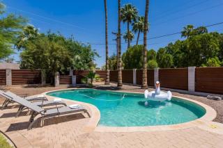 Sunshine on Sells, Pool & BBQ Grill - Scottsdale - 2