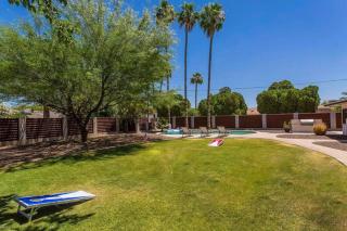 Sunshine on Sells, Pool & BBQ Grill - Scottsdale - 1