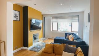 5 Bed Haven - Off Street Parking - Pool Table - Welling - 3