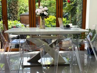 Luxurious 3Bed House with Spa Bath & Garden - Londra - 9