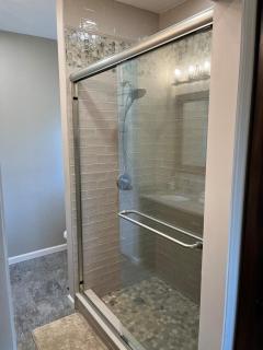 Secluded 4 bedroom with hot tub minutes from campus - State College - 2
