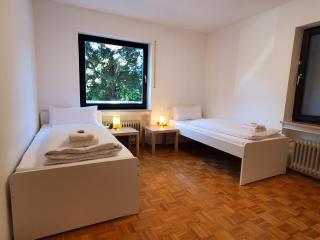 Monteurs Wohnung mit 8 Einzelbetten, Küche, Parkplatz und Balkon - 6