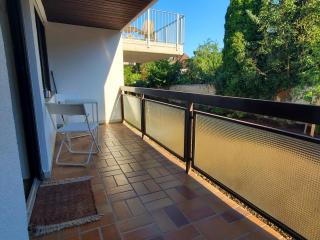 Monteurs Wohnung mit 8 Einzelbetten, Küche, Parkplatz und Balkon - 1