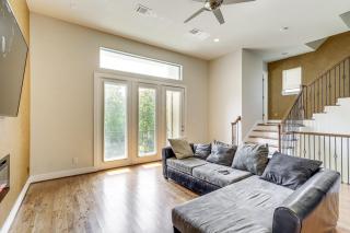 Houston Home w/ Rooftop Patio - 3 Mi to Downtown! - 6
