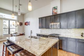 Houston Home w/ Rooftop Patio - 3 Mi to Downtown! - 9