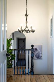 The White House Molong - 9