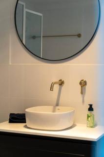 The White House Molong - 8