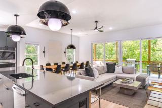 Sleek Tennessee Retreat 2 Mi to Center Hill Lake! - - 2