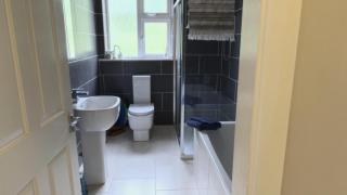 Lakeside retreat - 3