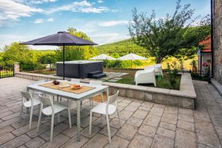 Countryside Villa Stone Garden - with Heated Pool & Hot Tub - Trilj - 9