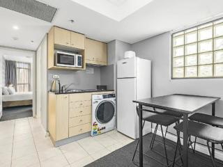 KozyGuru Sydney CBD Amazing 1Bed Apt NHA653-1202 - 3