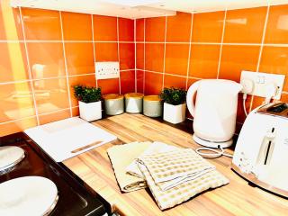 Comfy Studio Flat and Workspace near Ashton-U-Lyne Station - 1