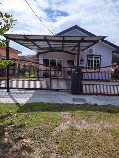 Homestay Salak 756 at Sungai Siput Kuala Kangsar for Islamic Guest Only - Sungai Siput - 8