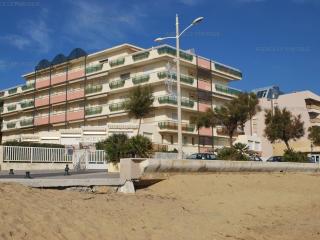 T2 Cabine 4 pers. avec balcon, clim, parking, à 10m de la plage du Lavandou - FR-1-803-66 - Le Lavandou - 3