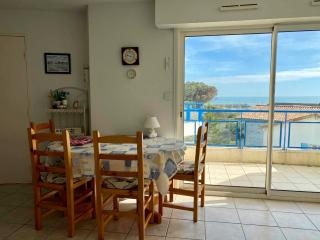 Appartement lumineux avec balcon et parking face au port, proche océan - FR-1-336-160 - 9