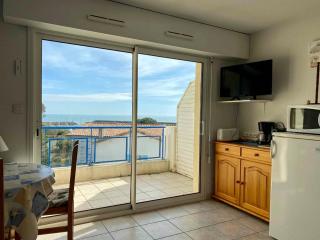Appartement lumineux avec balcon et parking face au port, proche océan - FR-1-336-160 - 7