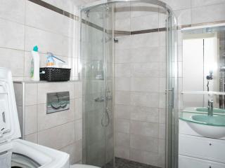 Duplex T2 lumineux, 4 pers, centre-ville, terrasses, plage à 100m, clim, garage - FR-1-803-58 - Le Lavandou - 5