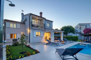 Delightfully house with a private pool and a sea view - Premantura - 0