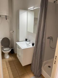 F2 Terrasse Parking Privé proche commerces et Mer - 3