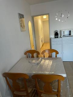 F2 Terrasse Parking Privé proche commerces et Mer - 2