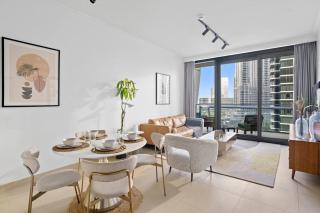 Iconic Burj View 1BR in Burj Vista Tower Near Shops & Metro - 2