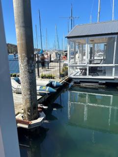 Elegant and scenic floating boat house - Kettering - 1