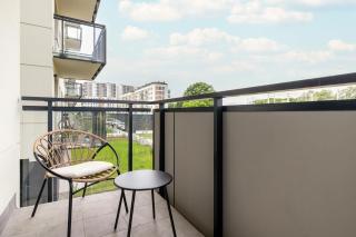 Latarników Estate Apartment with Balcony & Parking Gdańsk by Noclegi Renters - Danzig - 4