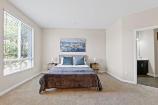 Spacious 3-Bedroom 3BTH Apt in Marina Del Rey! Pool, Hot Tub, Free Parking - Los Angeles - 1