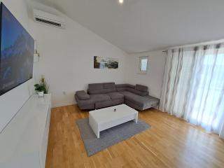 luxury apartment on top floor - Podstrana - 6