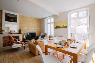 Duplex joliment décoré et sa cour ensoleillée - 9