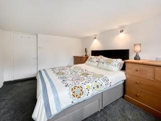 Triss - Uk47642 - Fontmell Magna - 3