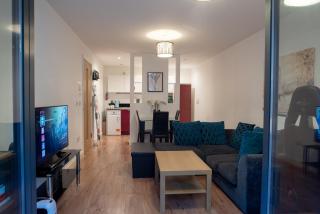 Spacious 1 bed Apartment with workspace, Coffee & FREE secure Parking - Birmingham - 3