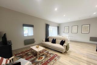 Number 4 Clevedon - - 8