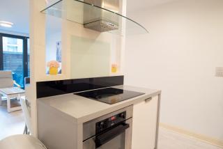 Two-Bedroom Luxury Apartment with Workspace, Free secure Parking & coffee - Birmingham - 4