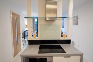 Two-Bedroom Luxury Apartment with Workspace, Free secure Parking & coffee - Birmingham - 1