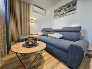 Villa Izziy by the beach with a sea view and heated pool - Ražanac - 2