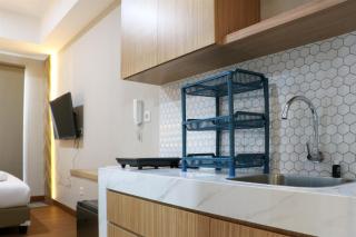 Cozy Stay Studio Room at Tokyo Riverside PIK 2 Apartment By Travelio - Rawalembang - 3