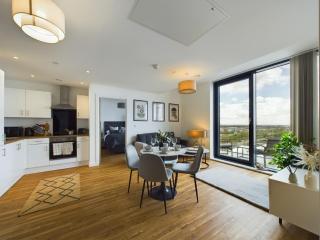 NEW! 2 Bedroom Flat in Manchester Waters by Stay With Us, Perfect for Families, Couples & Groups, FREE Private Parking! - Manchester - 2