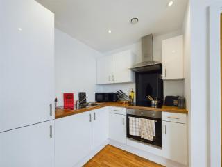NEW! 2 Bedroom Flat in Manchester Waters by Stay With Us, Perfect for Families, Couples & Groups, FREE Private Parking! - Manchester - 1