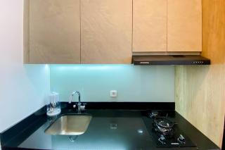 Comfort and Modern Look Studio Room Ciputra World 2 Apartment By Travelio - 1