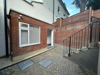 House - Sleeps 4 & Free Parking - 1