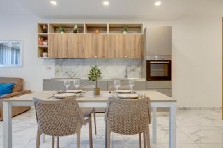Stylish 2BR Getaway Steps from the Promenade - Sliema - 9