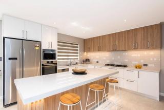7 Royal Family Kensington 4br 2bth - Perth - 0